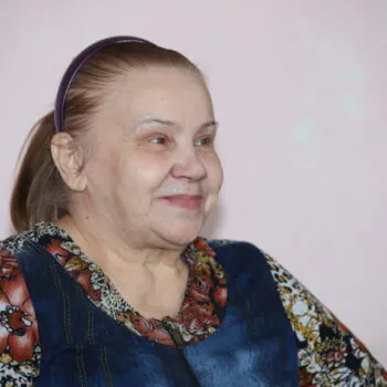 Дом для стариков наполнен хорошим настроением