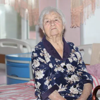 Пансионат «Тульский дедушка». Сидя на кровати