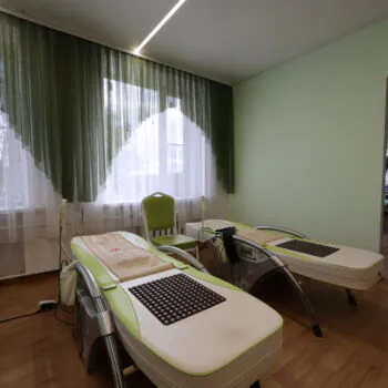 Массажная кровать Nuga best NM-5000 Plus в пансионате для пожилых людей