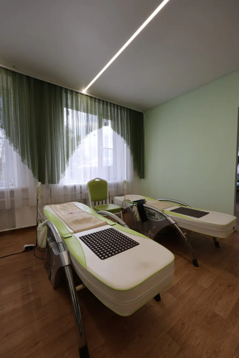 Массажная кровать Nuga best NM-5000 Plus в пансионате для пожилых людей