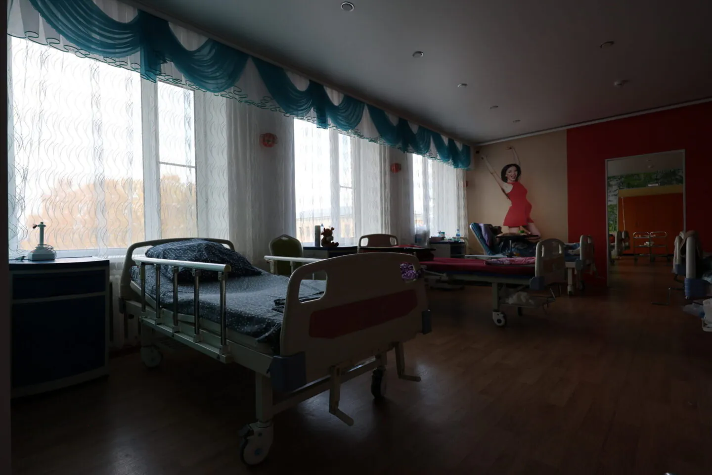 Многофункциональные кровати в пансионате для пожилых людей